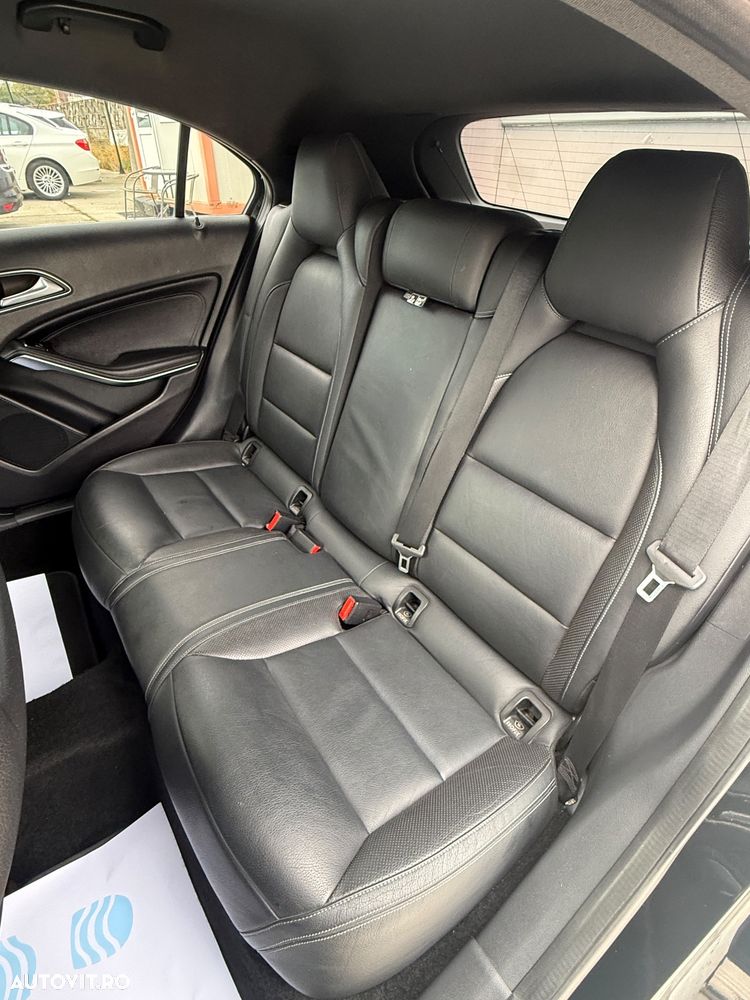 Mercedes-Benz A 220 d 4Matic 7G-DCT AMG Line - 12