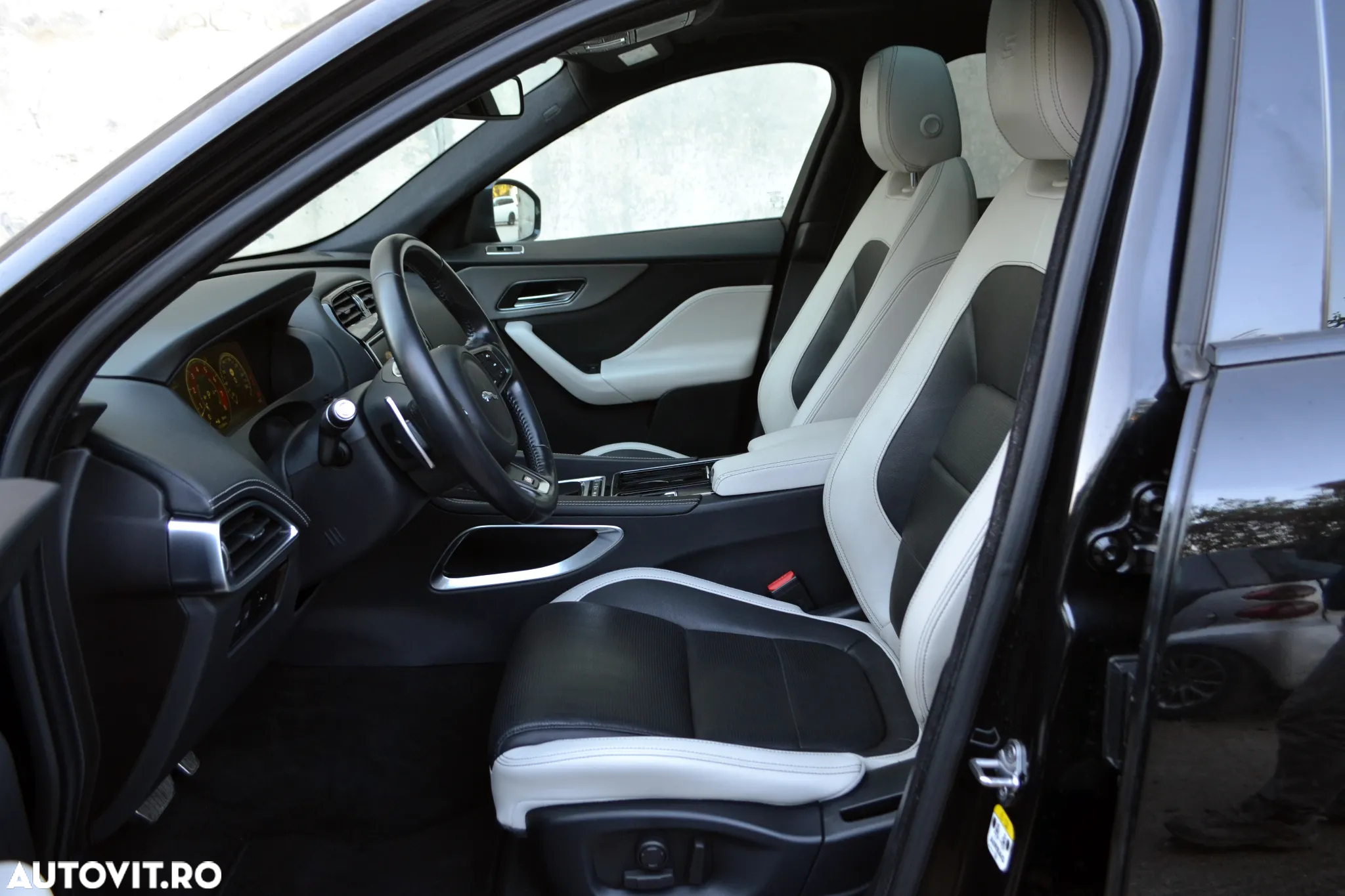 Jaguar F-Pace S AWD - 11
