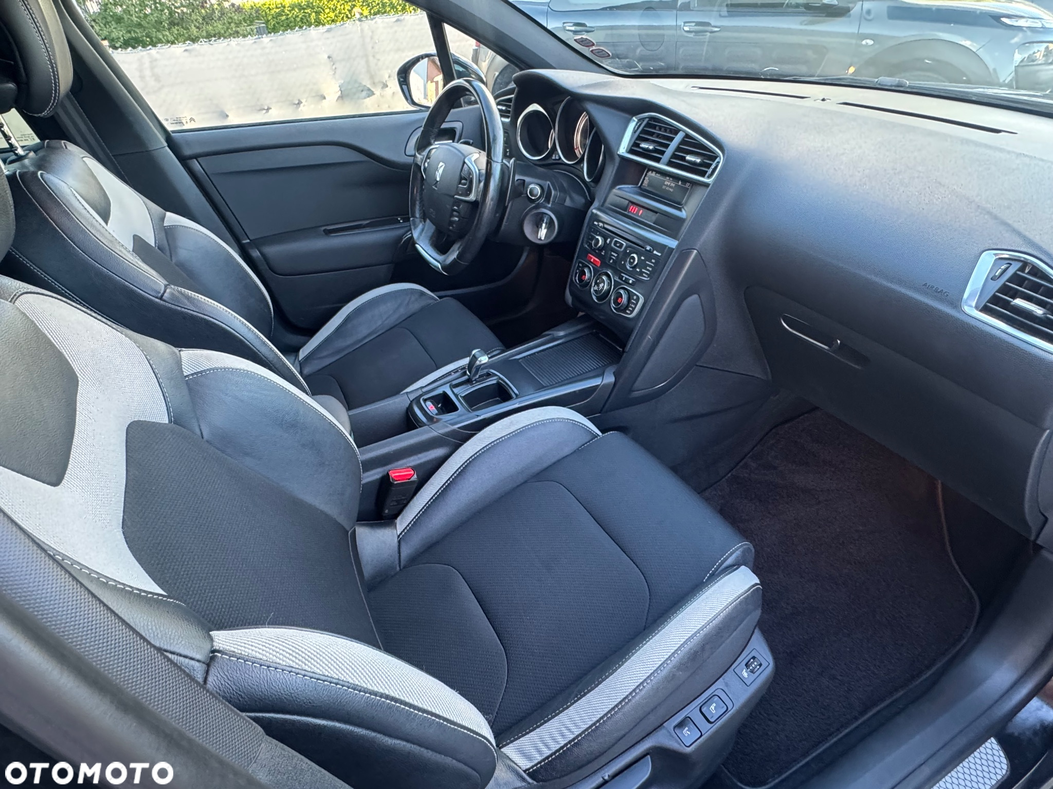 Citroën DS4 e-HDi 110 EGS6 SoChic - 17