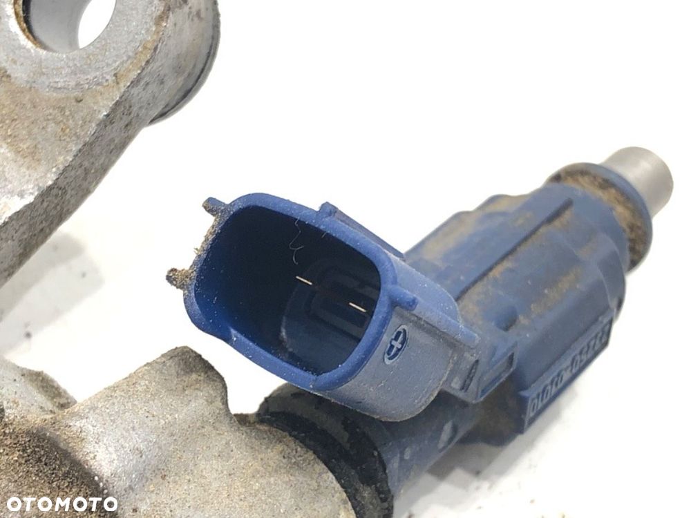 LISTWA WTRYSKOWA - 77.00 PLN - TOYOTA YARIS (_P1_) 1999 - 2005 1.0 (SCP10_) 50 kW [68 KM] benzyna - 4