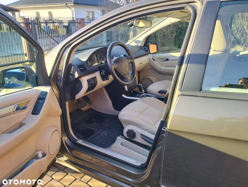 Mercedes-Benz Klasa A 180 CDI Autotronic Avantgarde DPF Special Edition - 3