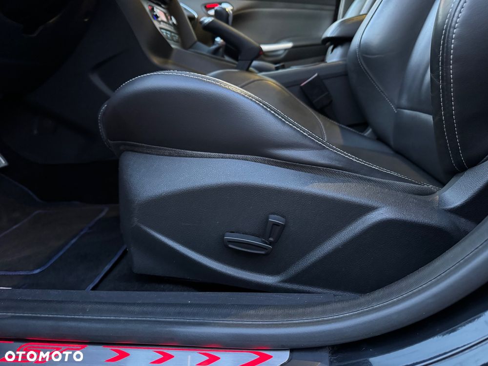 Ford Focus 2.0 EcoBoost ST mit Leder-Sport-Paket - 17