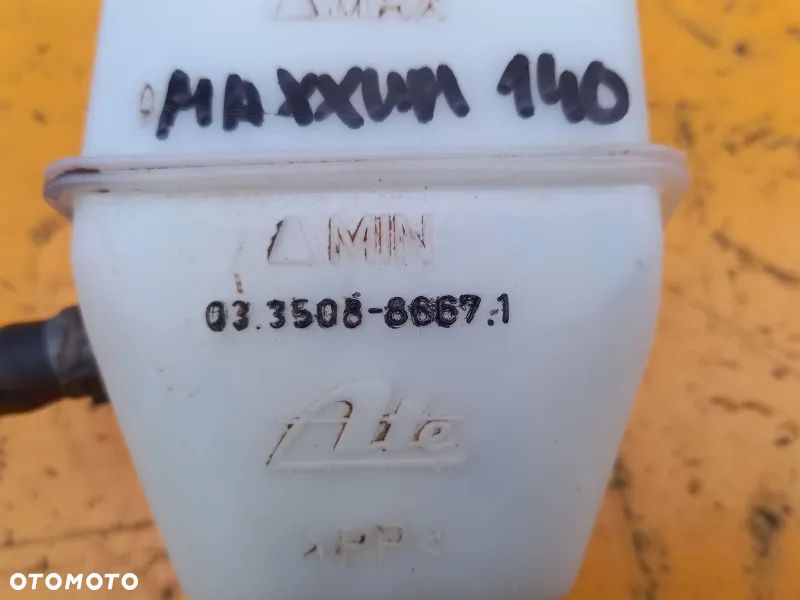 Zbiorniczek płynu hamulcowego Case Maxxum 140 - 2