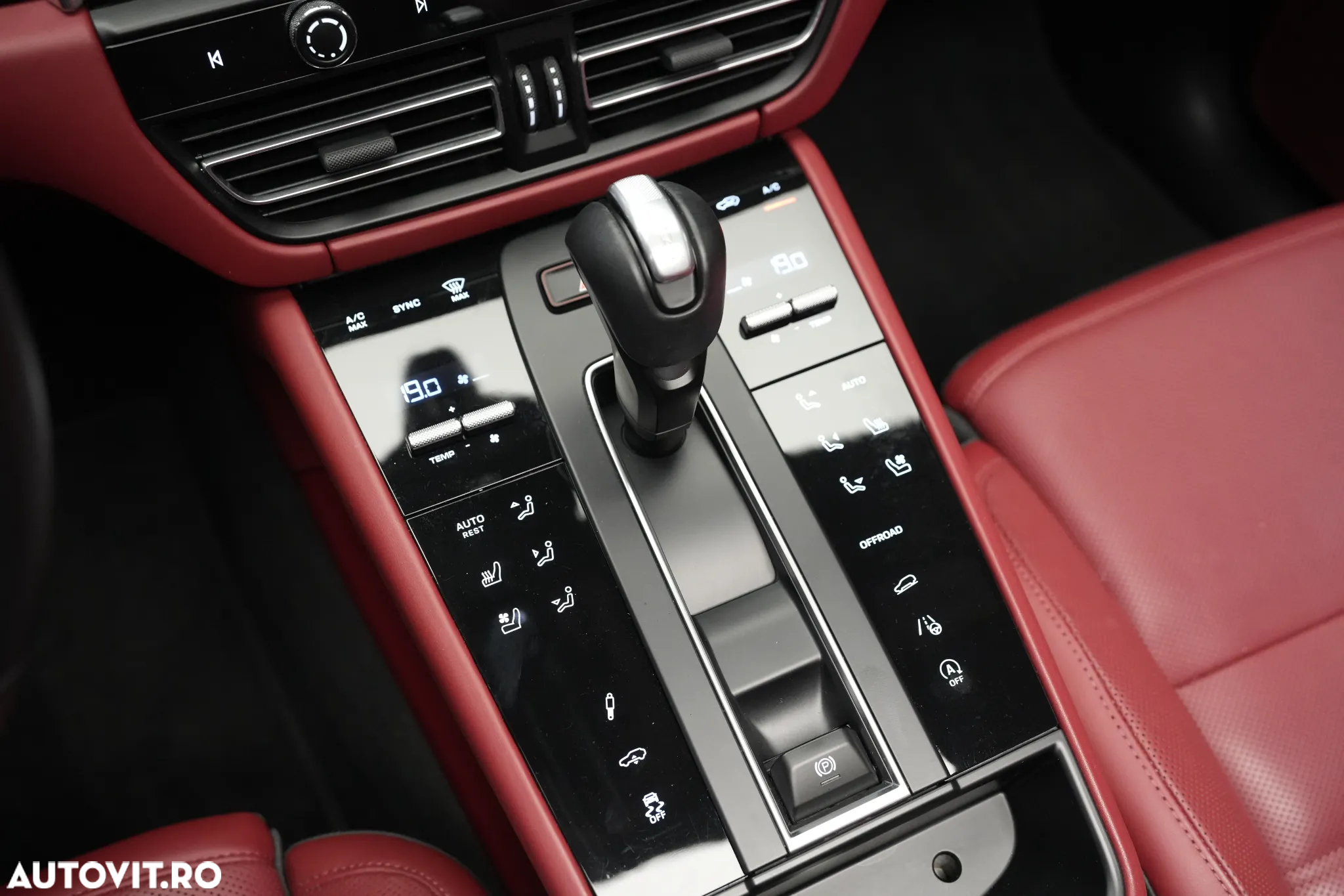 Porsche Macan T - 21