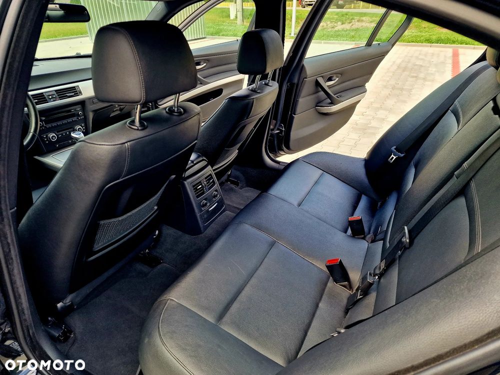 BMW Seria 3 320d xDrive - 13