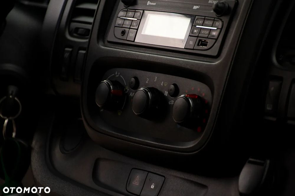 Opel Vivaro - 24