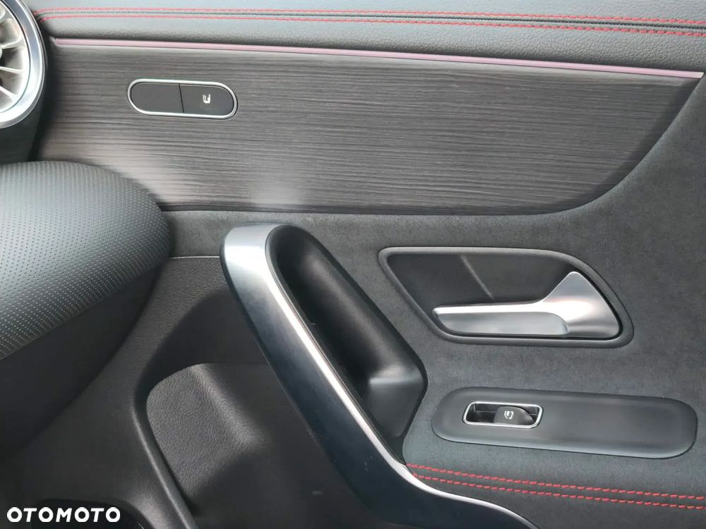 Mercedes-Benz CLA 200 d 8G-DCT AMG Line - 32
