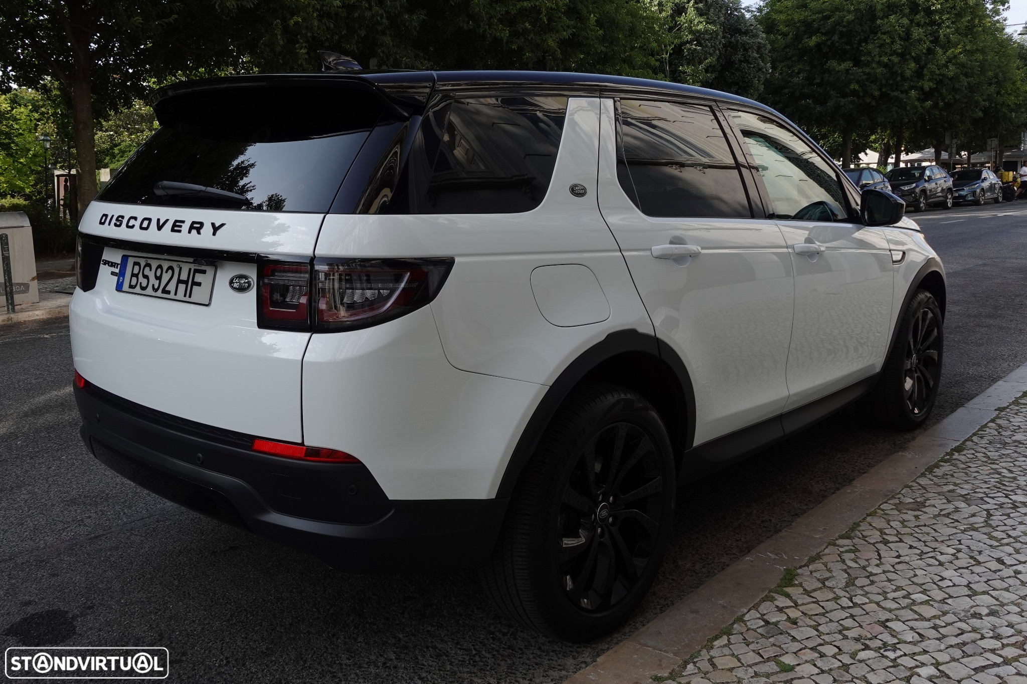 Land Rover Discovery Sport 1.5 I3 P300e AWD R-Dynamic SE - 46