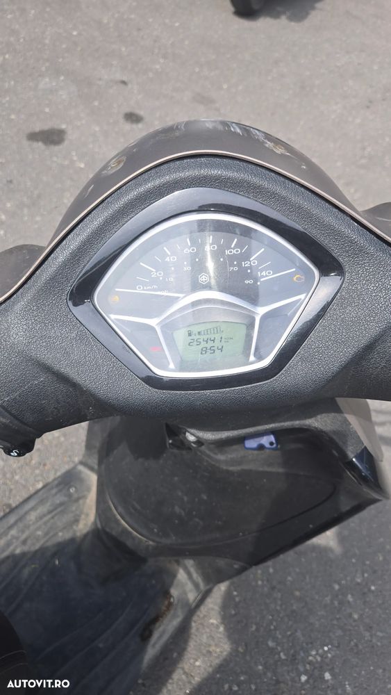 Aprilia SR Max 125 - 11