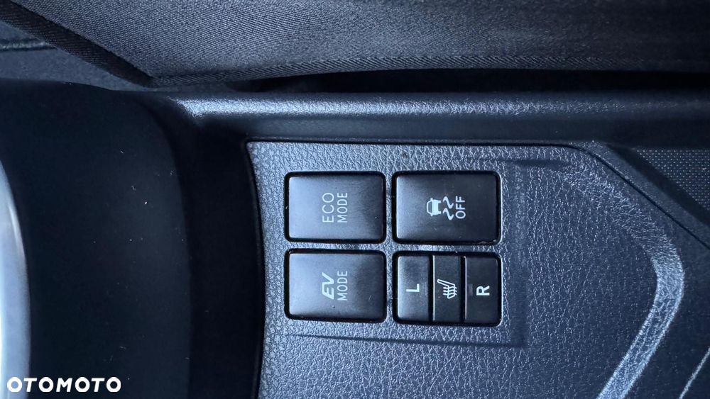 Toyota Yaris Hybrid 100 Business Edition - 30