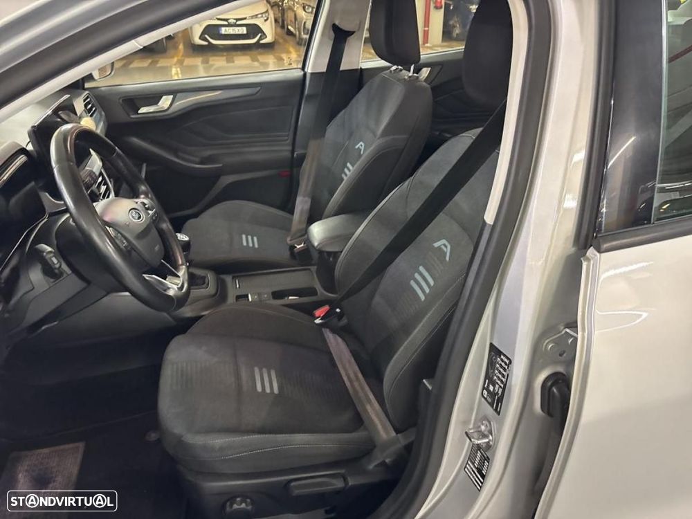 Ford Focus SW 1.5 TDCi EcoBlue Active - 4