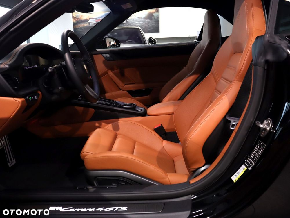 Porsche 911 Carrera T-Hybrid 4 GTS - 17