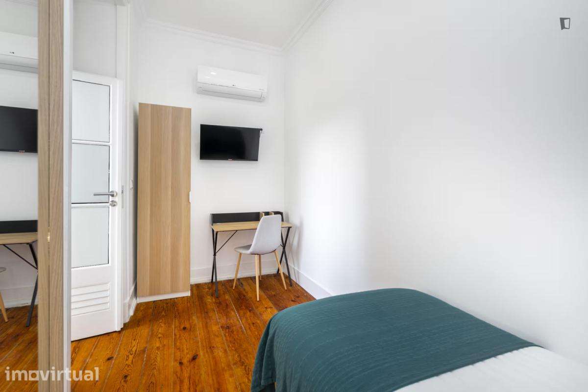 Quarto - localizado em Penha Lisbon - Grande imagem: 2/11