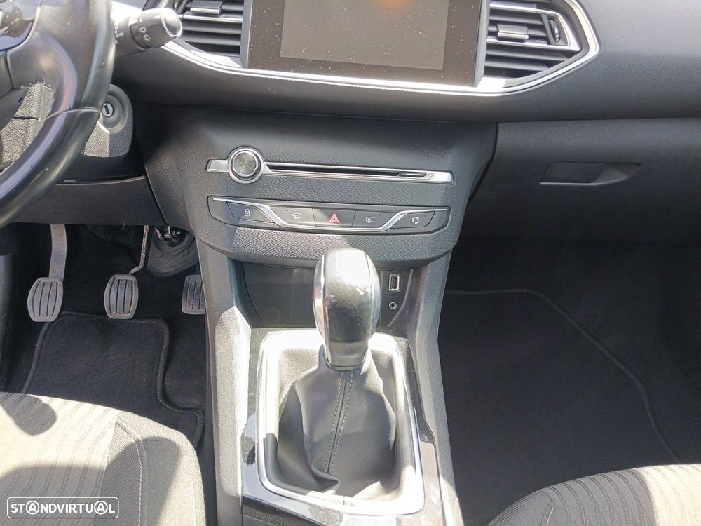 Peugeot 308 SW 1.2 PureTech Style - 11