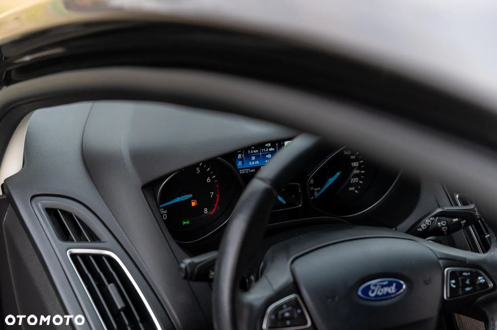 Ford Focus 1.0 EcoBoost Titanium Business - 32