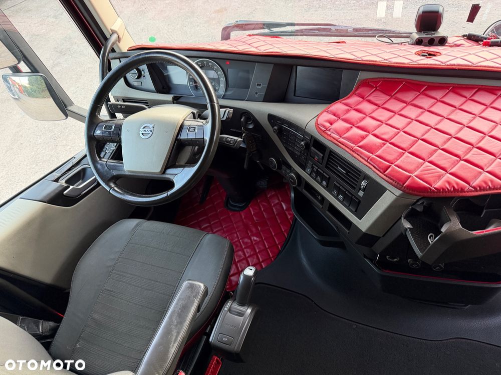 Volvo FH 500 XXL TELEWIZOR / KSENONY / FULL SPOJLERY / LAKIER METALIK / DŁUGA RAMA AKUMULATORY Z TYŁU / LAMPY LED / NAJWIĘKSZA KABINA XXL z TV / 2017 ROK !! - 40