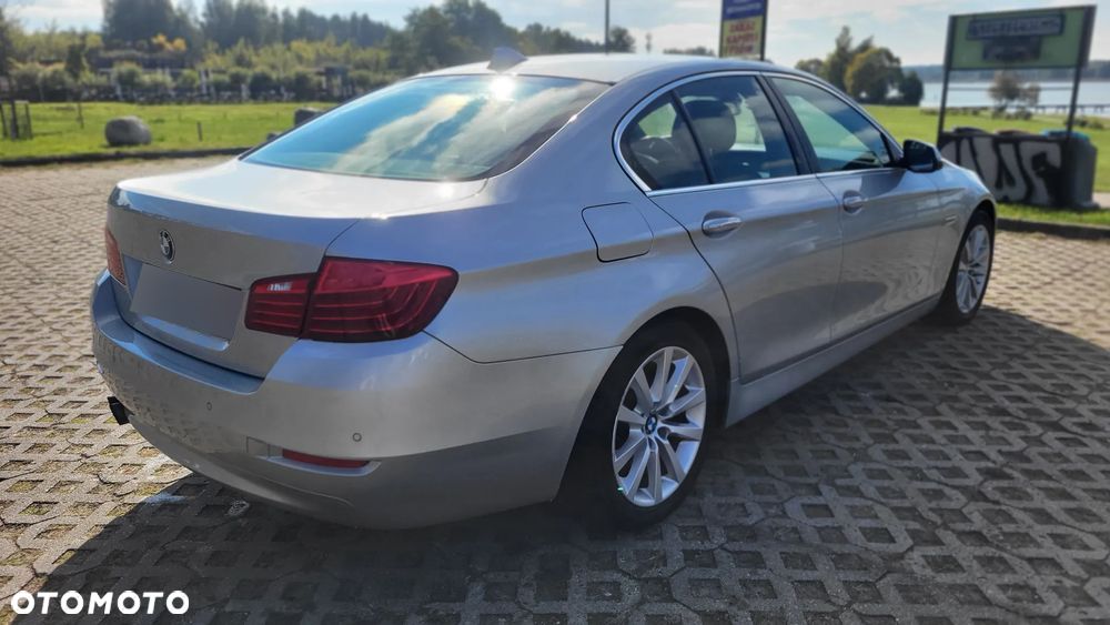BMW Seria 5 525d xDrive - 9
