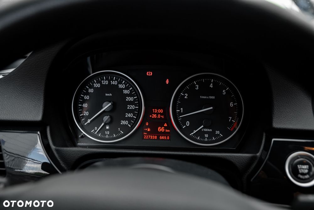 BMW Seria 3 325i xDrive Edition Exclusive - 28