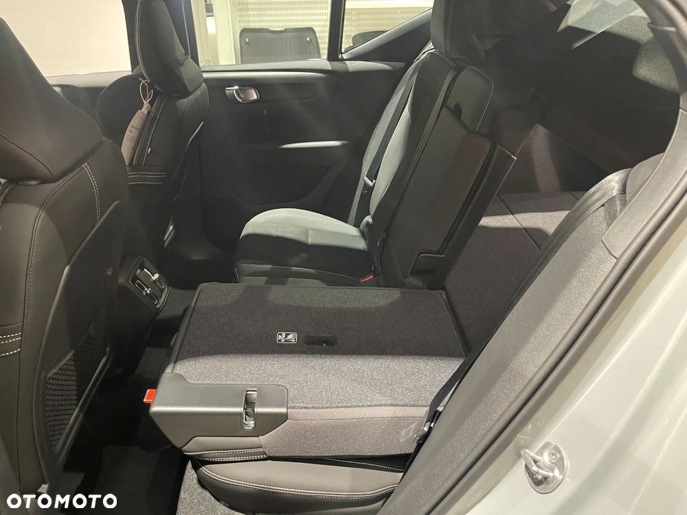 Volvo XC 40 B3 Plus Dark - 18