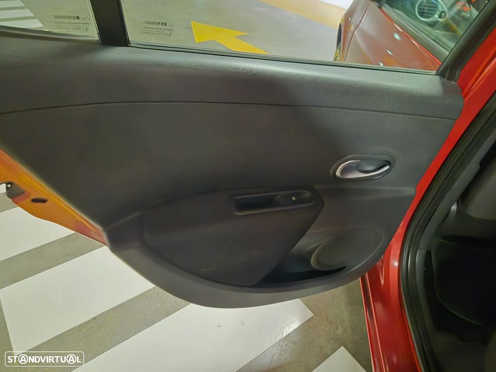Renault Clio 1.2 16V Dynamique - 28