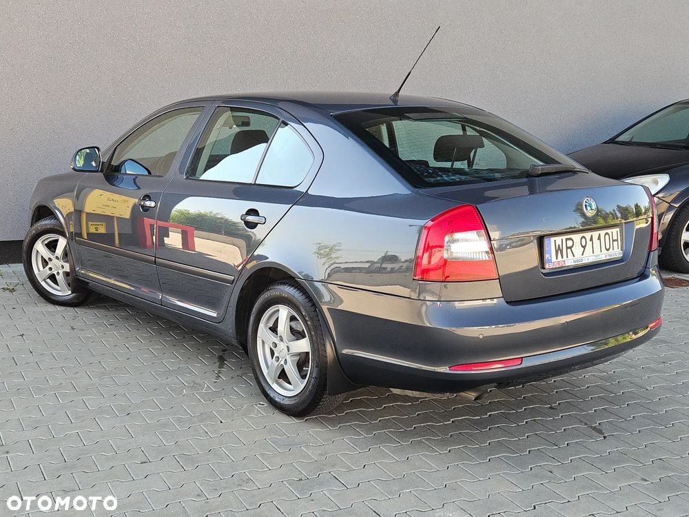 Skoda Octavia 1.6 Ambiente - 21