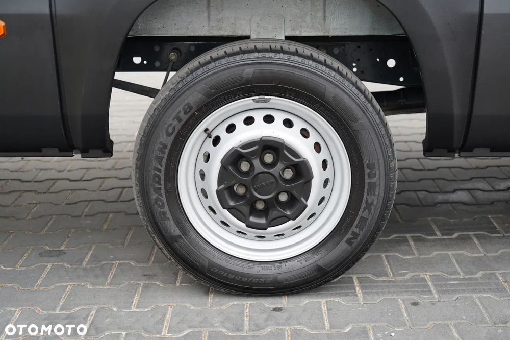 Iveco DAILY 35-180 / BLASZAK  4,7 m / FURGON / HI-MATIC / SPROWADZONY - 17