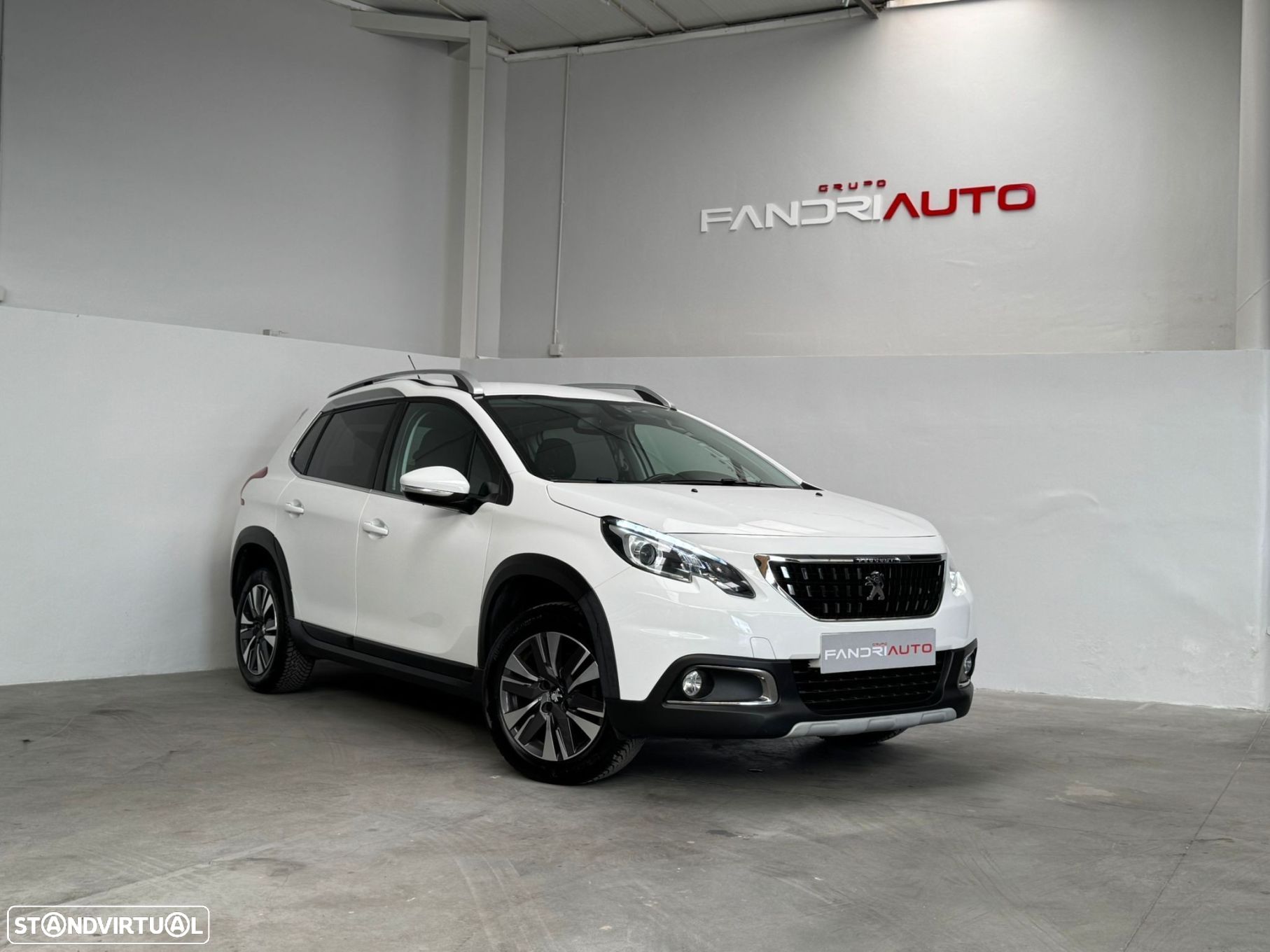 Peugeot 2008 1.2 PureTech Allure - 1