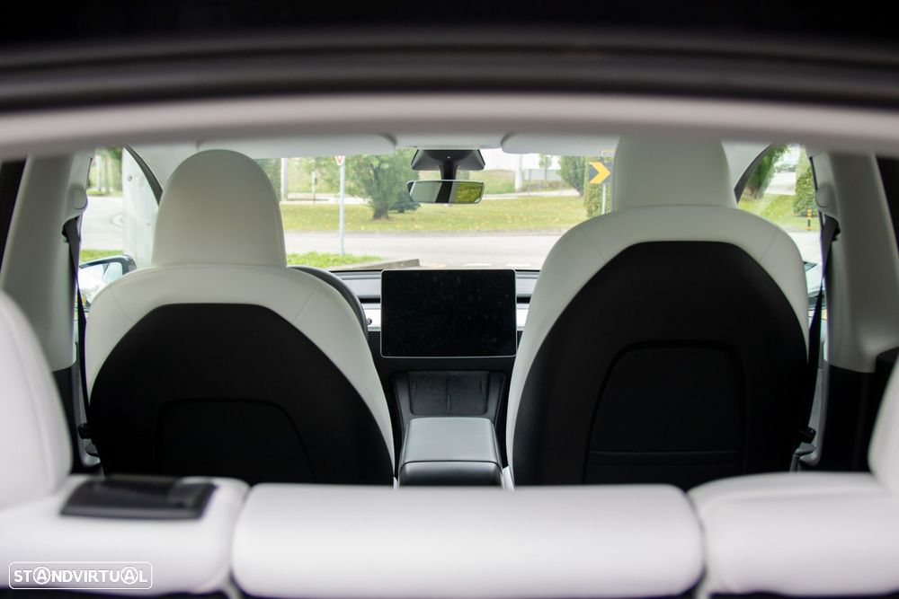 Tesla Model Y Long Range Dual Motor AWD - 24