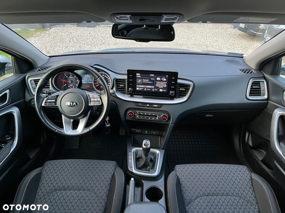 Kia Ceed 1.6 CRDi mHEV M - 9