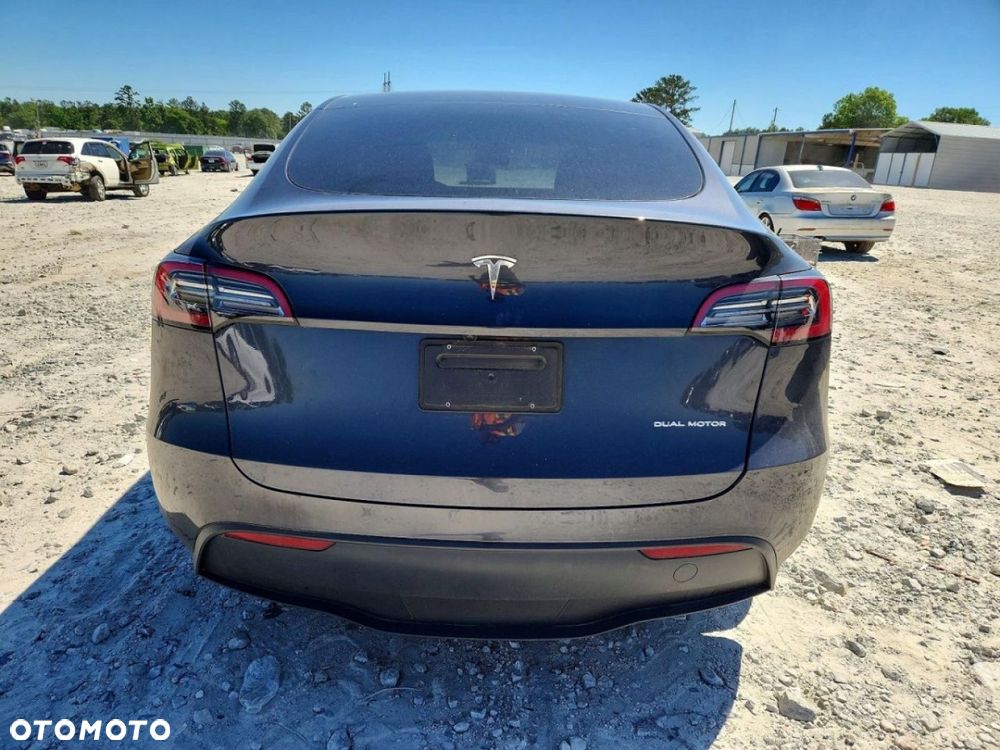 Tesla Model Y - 5