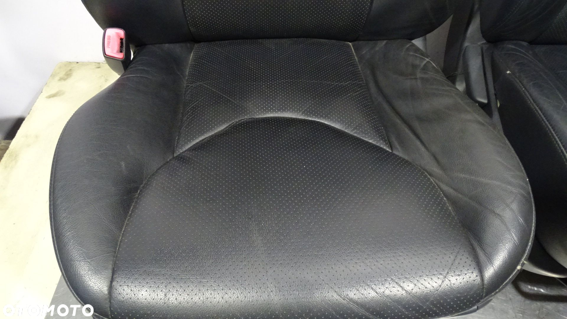 FOTEL PRZÓD TOYOTA RAV4 III 2.2D-CAT GRZANE - 2