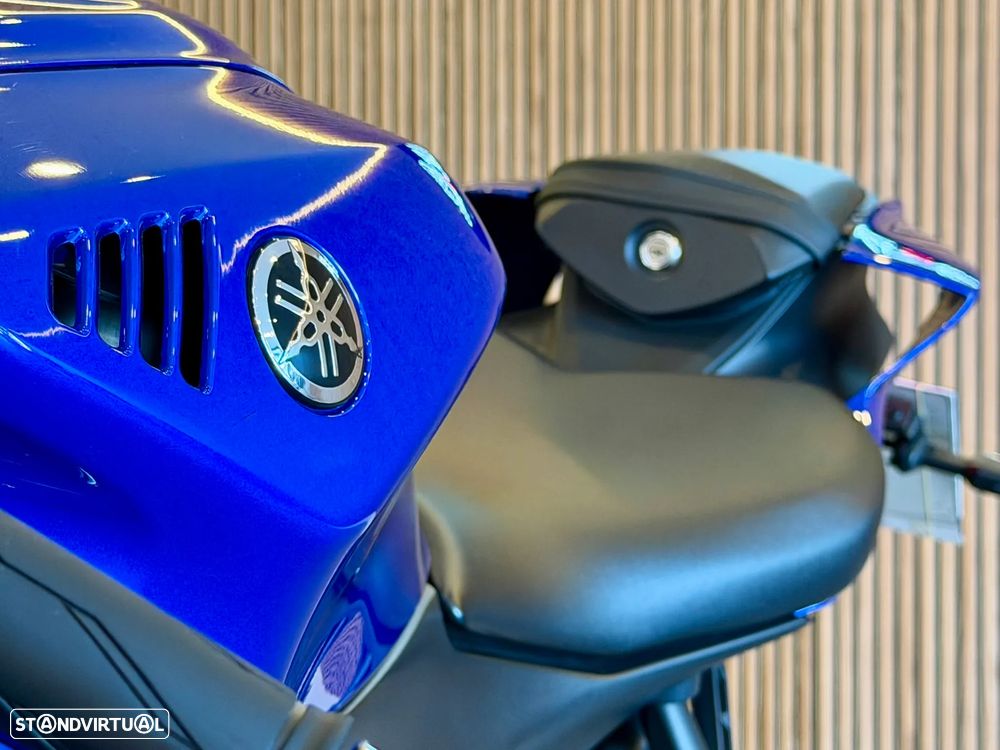 Yamaha YZF R7 - 22