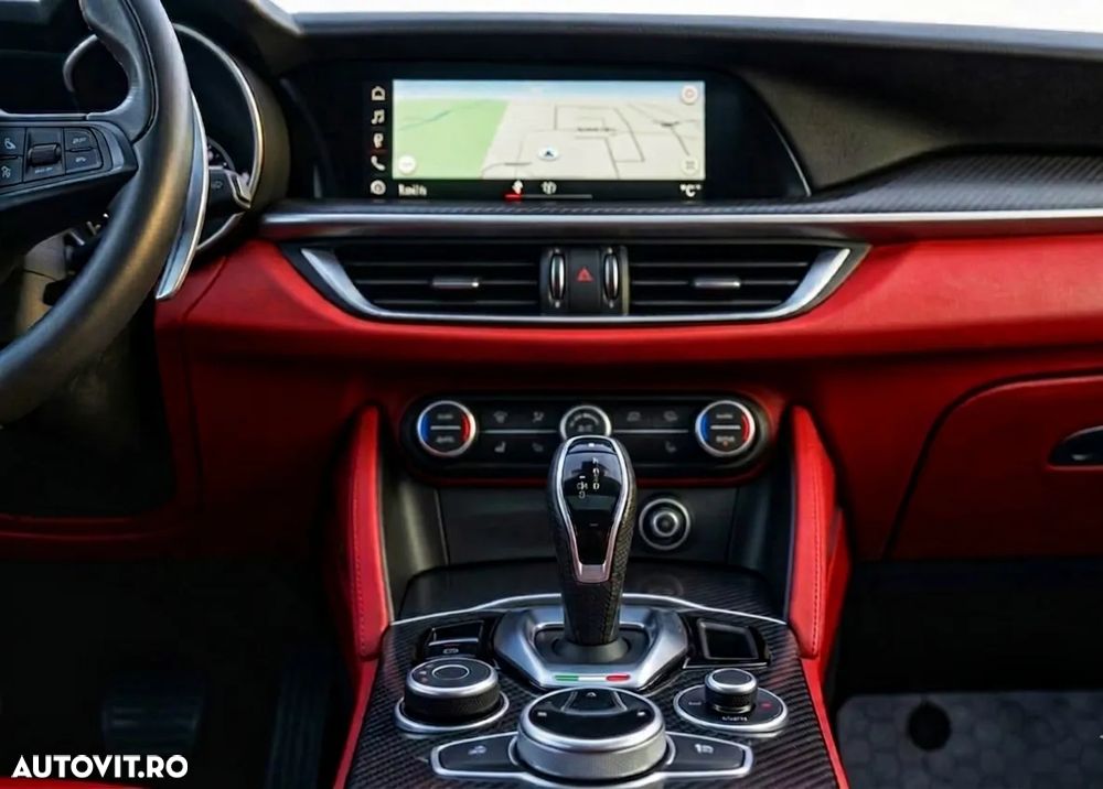 Alfa Romeo Stelvio 2.0 Turbo 16V AT8-Q4 Ti - 12