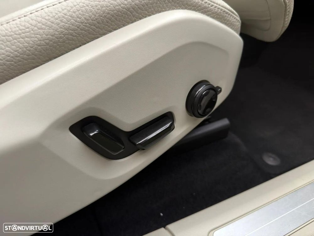 Volvo XC 60 2.0 T6 PHEV Plus Dark AWD - 22