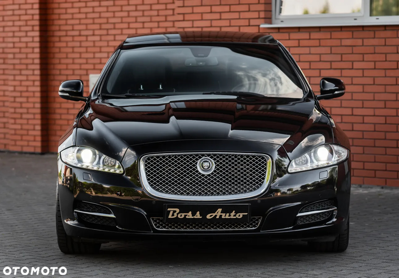 Jaguar XJ 3.0 T AWD LWB Premium Luxury - 4