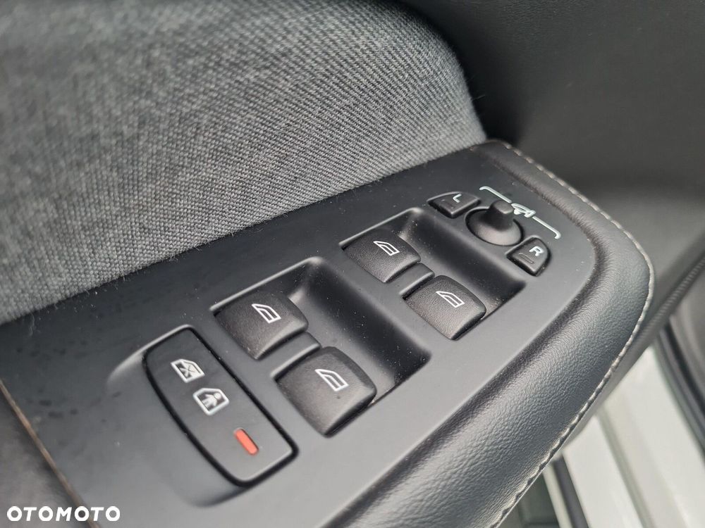 Volvo V60 T6 AWD Plug-In Hybrid Inscription Expression - 11