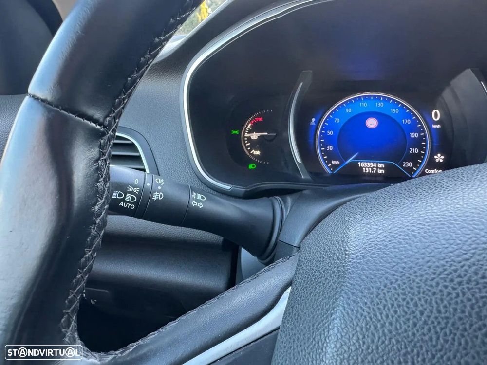 Renault Mégane Sport Tourer ENERGY TCe 130 BOSE EDITION - 37