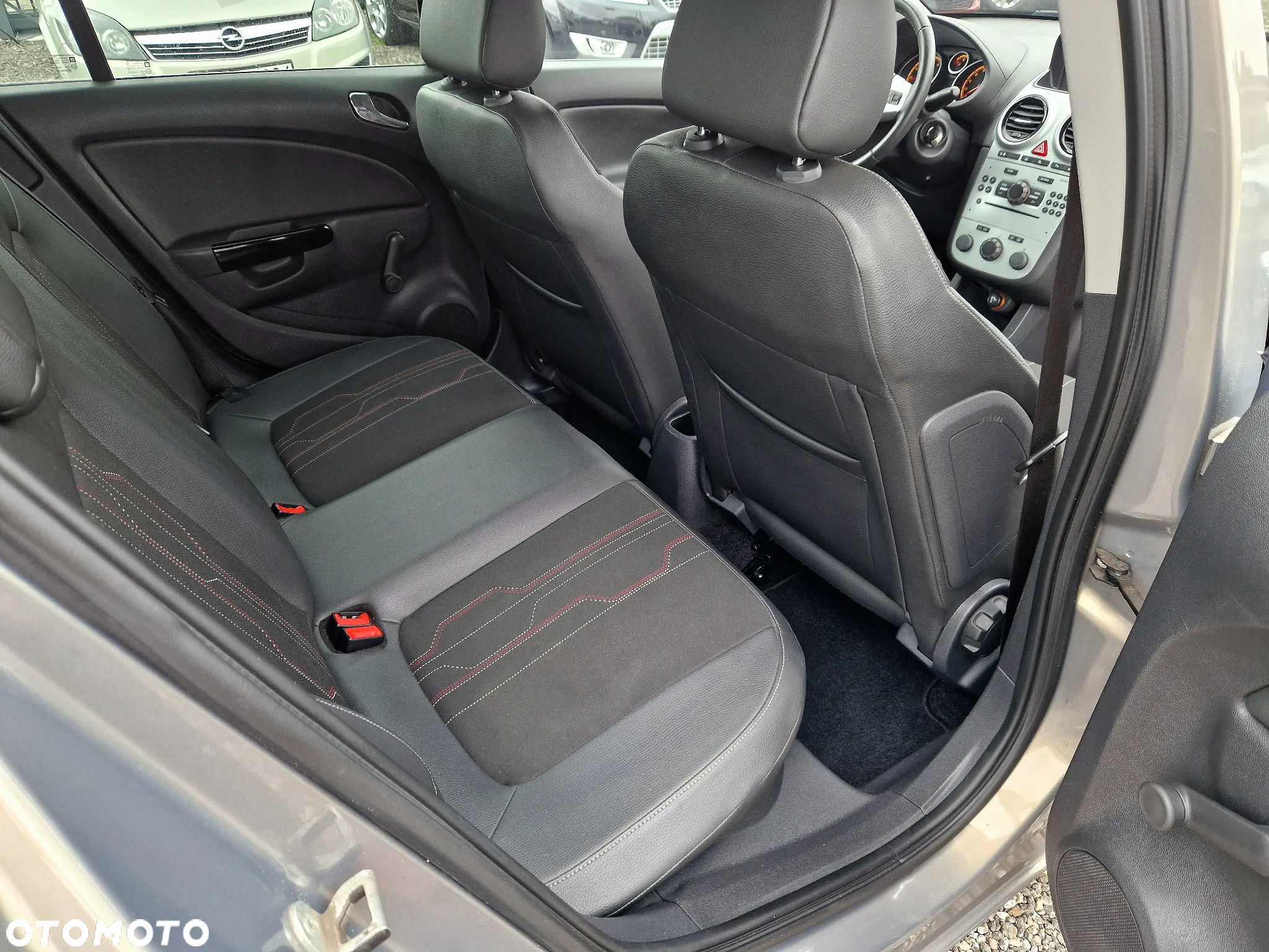Opel Corsa 1.4 16V Innovation - 21