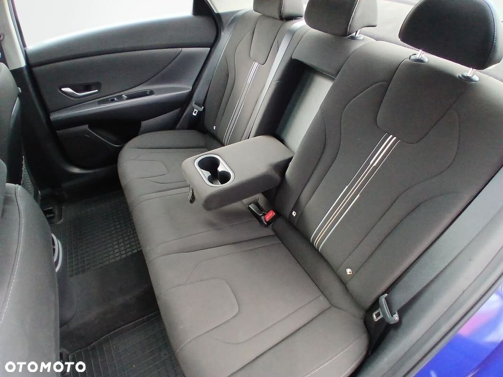 Hyundai Elantra - 20
