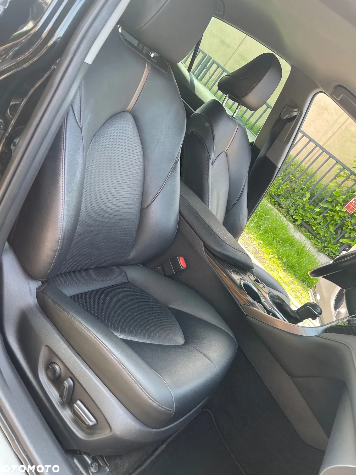 Toyota Camry 2.5 Hybrid Executive CVT - 16