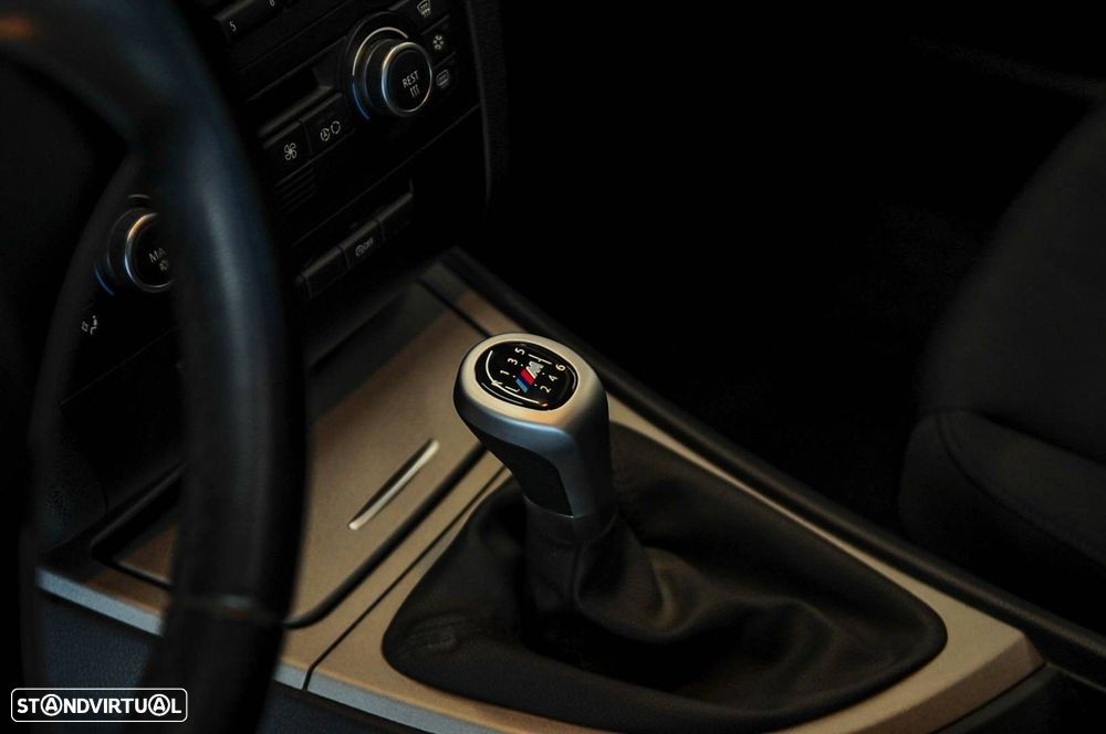 BMW 118 d Pack M - 15
