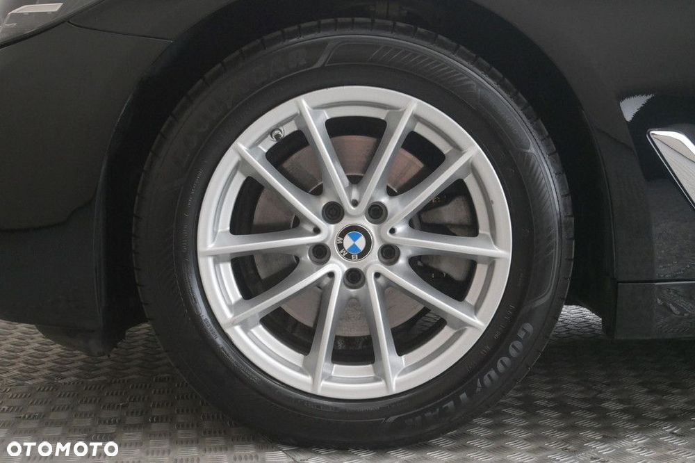 BMW Seria 5 520d xDrive - 14