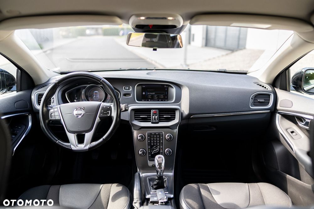 Volvo V40 T3 Momentum - 21
