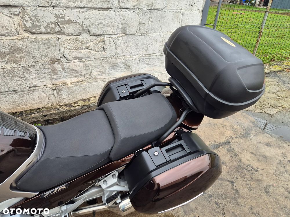 Yamaha FJR - 27
