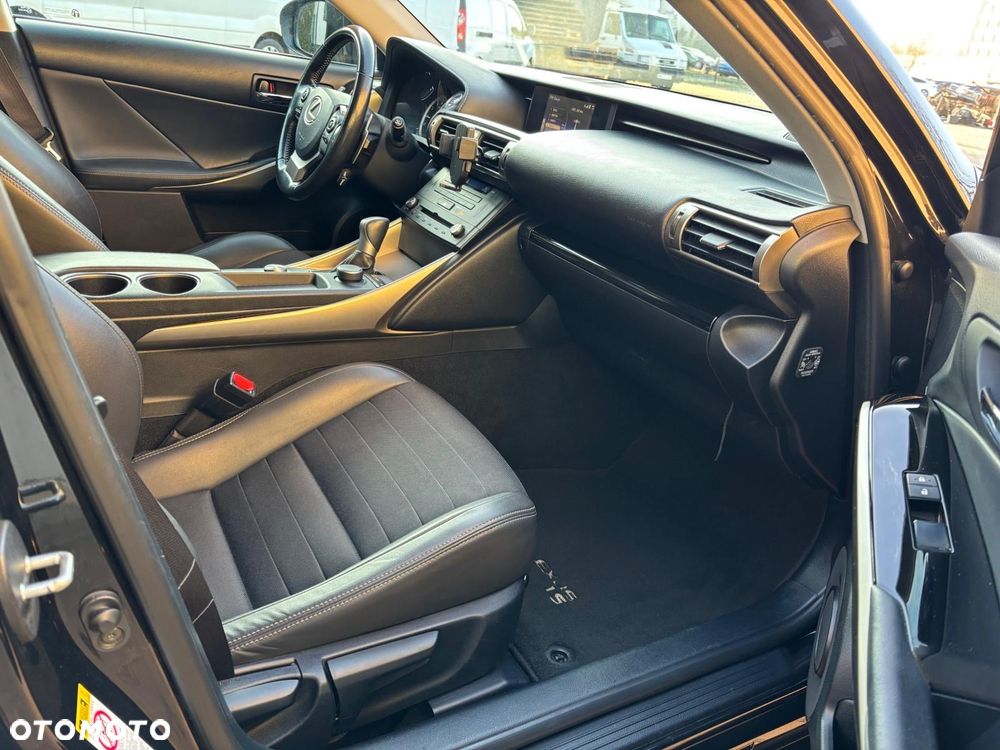 Lexus IS 200t Comfort - 9