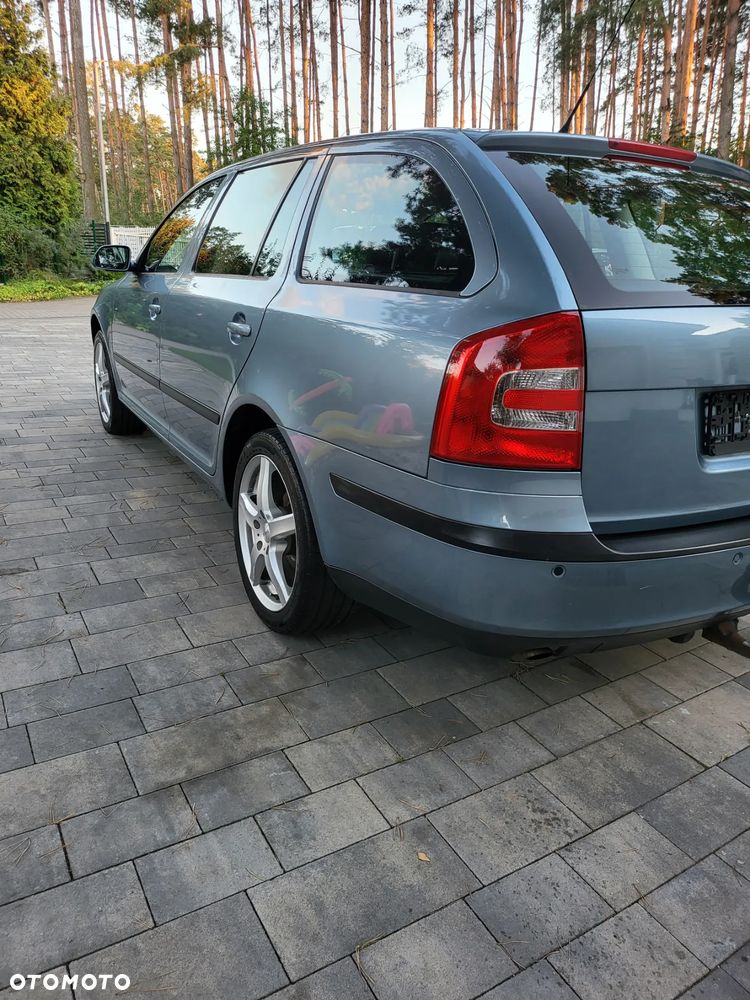 Skoda Octavia 1.6 Combi Ambiente - 19