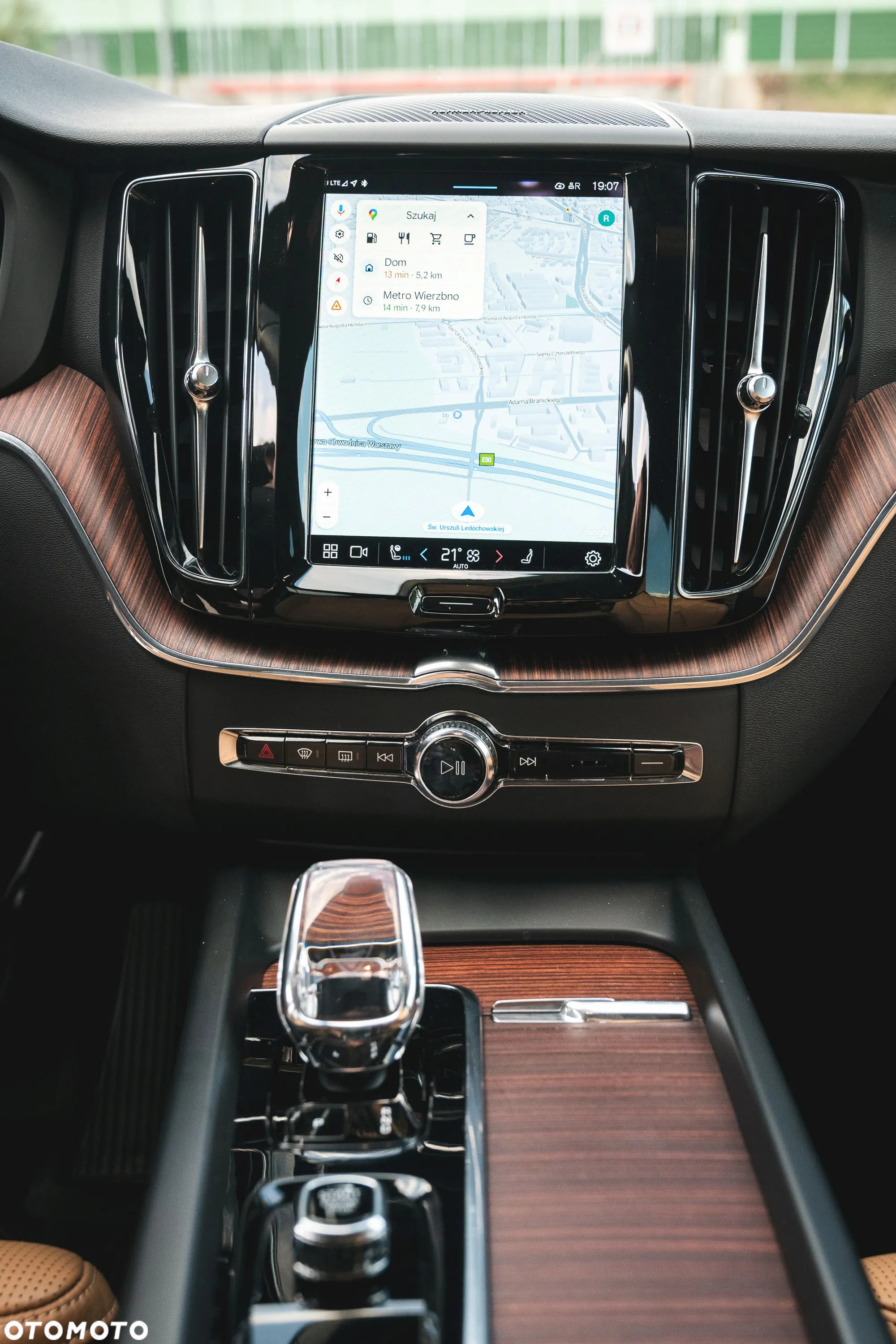 Volvo XC 60 B5 B AWD Plus Dark - 17