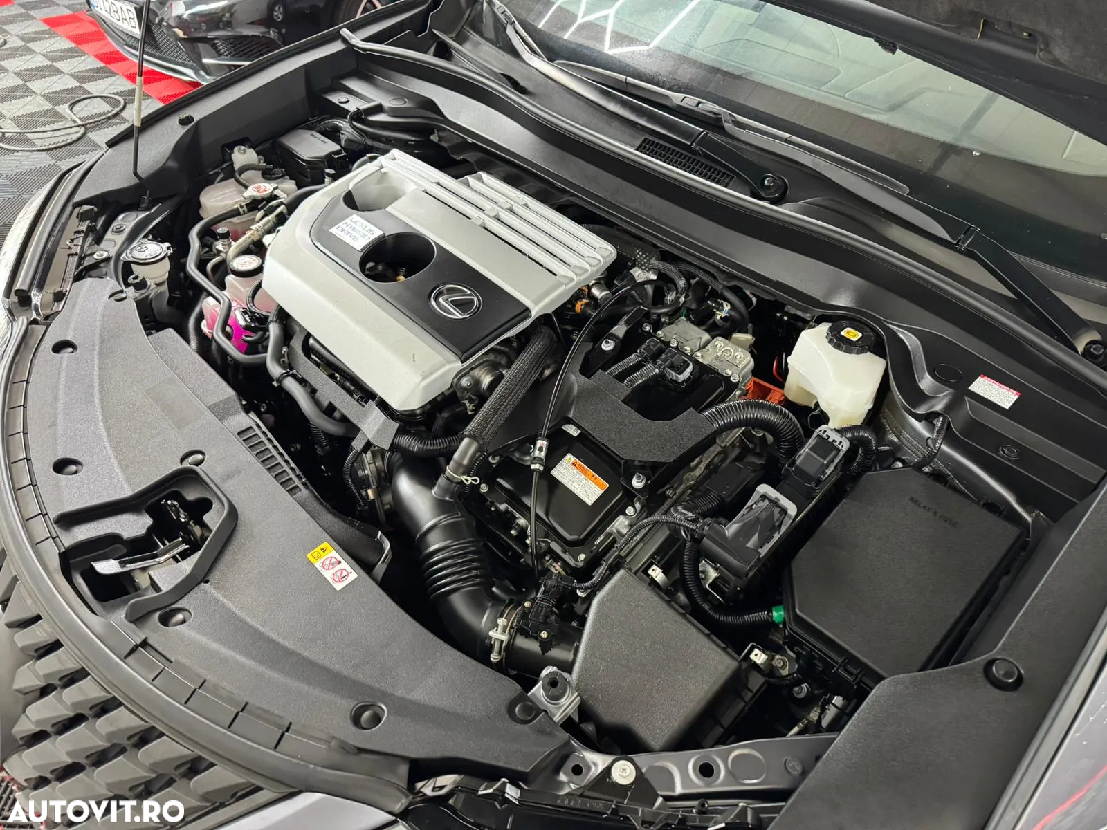 Lexus UX 250h 2.0L HEV 20H- (178 HP) 4X2 CVT Business - 22