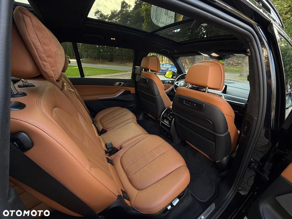 BMW X7 xDrive40d mHEV - 24