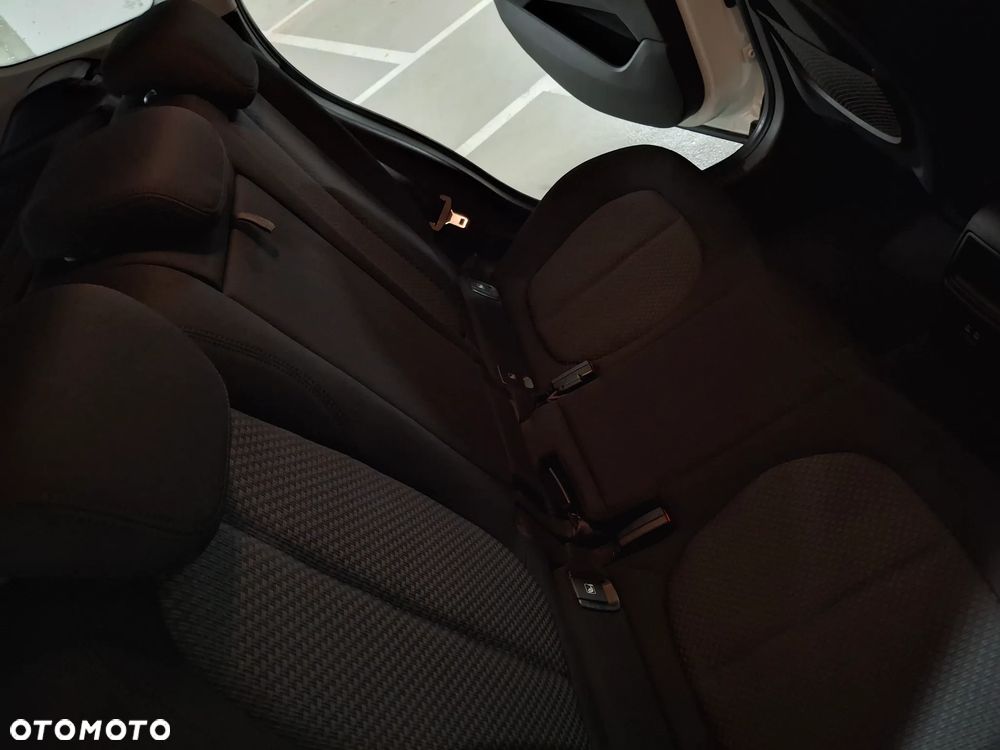 BMW X1 sDrive18i xLine - 8